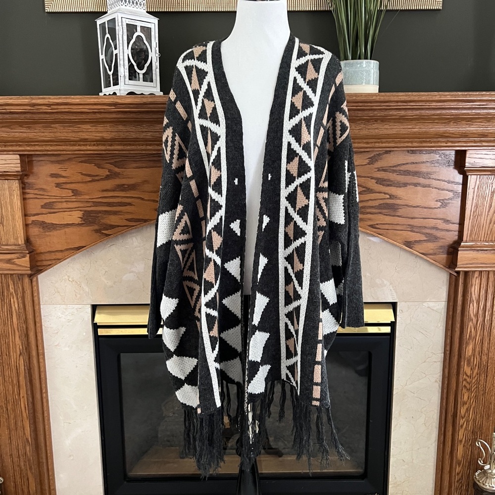 Charlotte Russe Women’s Oversized Aztec Print‎ Fringe Cardigan Sweater M/L NWOT